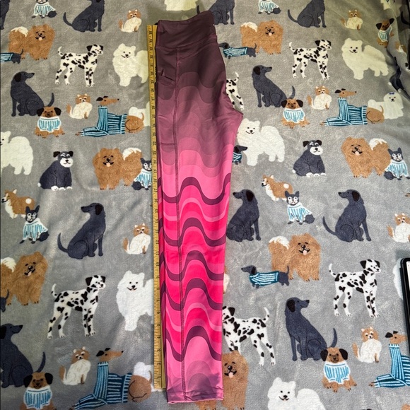 Pink Wave Pattern Leggings - Picture 3 of 6